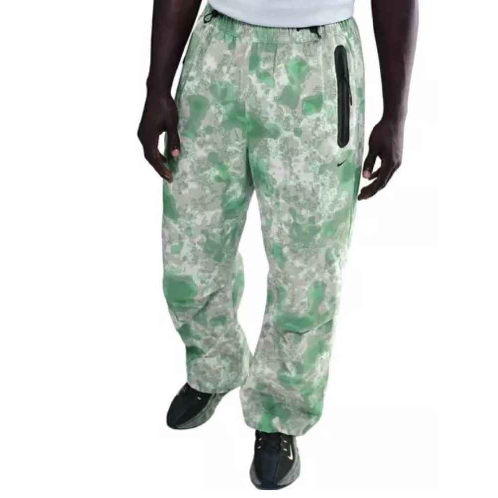 Mens Sz M Nike Tech Fleece Woven Sweat Pants Digital Camo Green Black HV0968-034 - Picture 2 of 5